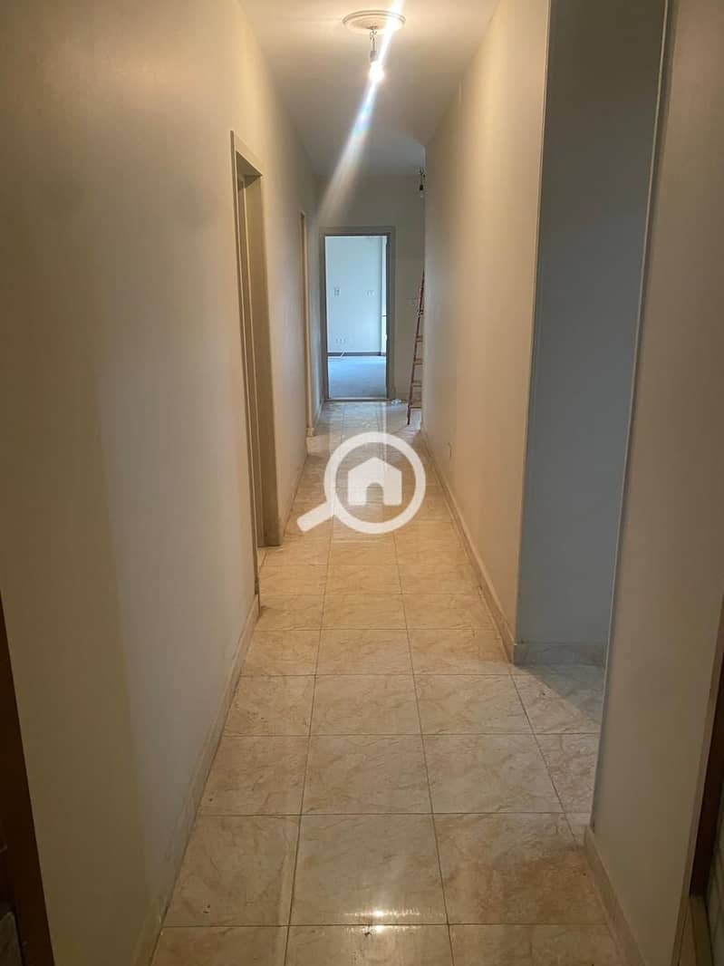 4 2d9e97ab-18c8-4b33-a843-3cddf63685d9. jpg