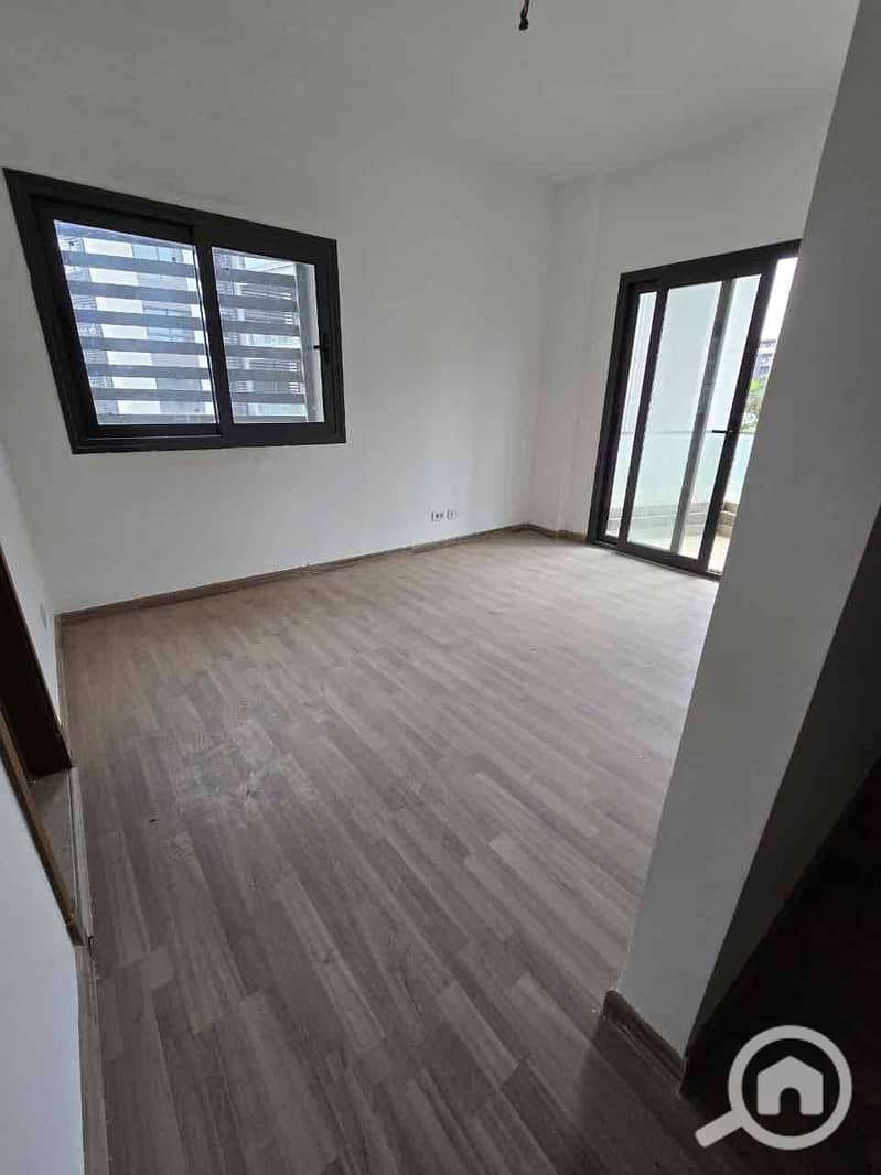 14 1e72a913-31d2-4e92-9f31-1b79b29d393a. jpg