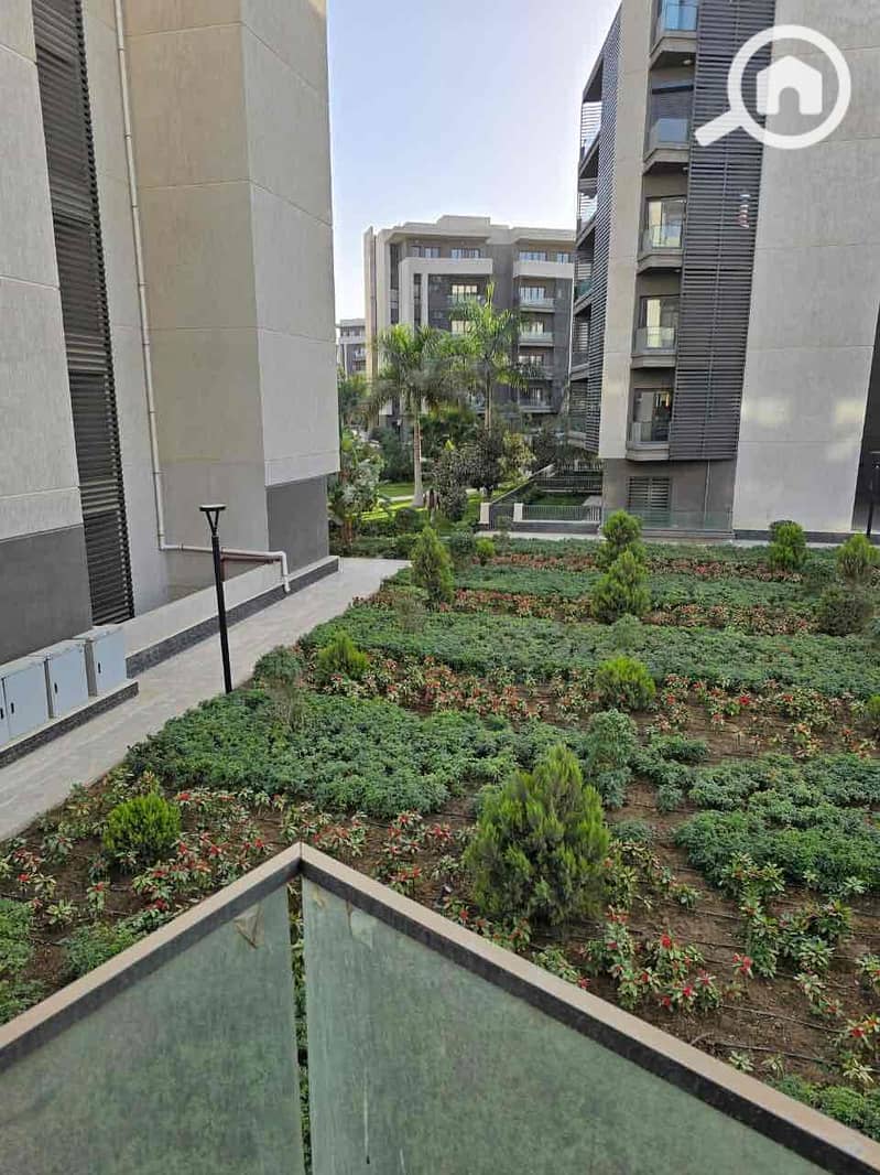 18 d6108785-18a9-463a-a04d-647020d5156e. jpg