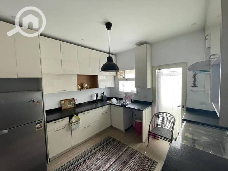 3 60e6a1e1-b1cc-4958-a6c7-e13d63ad8c6a. jpeg