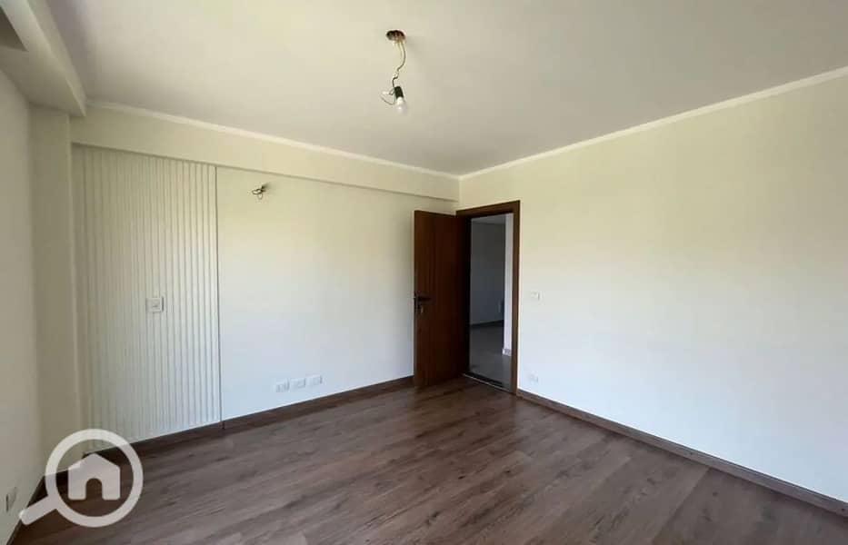 4 8287566-24e57o_1400x900. jpg