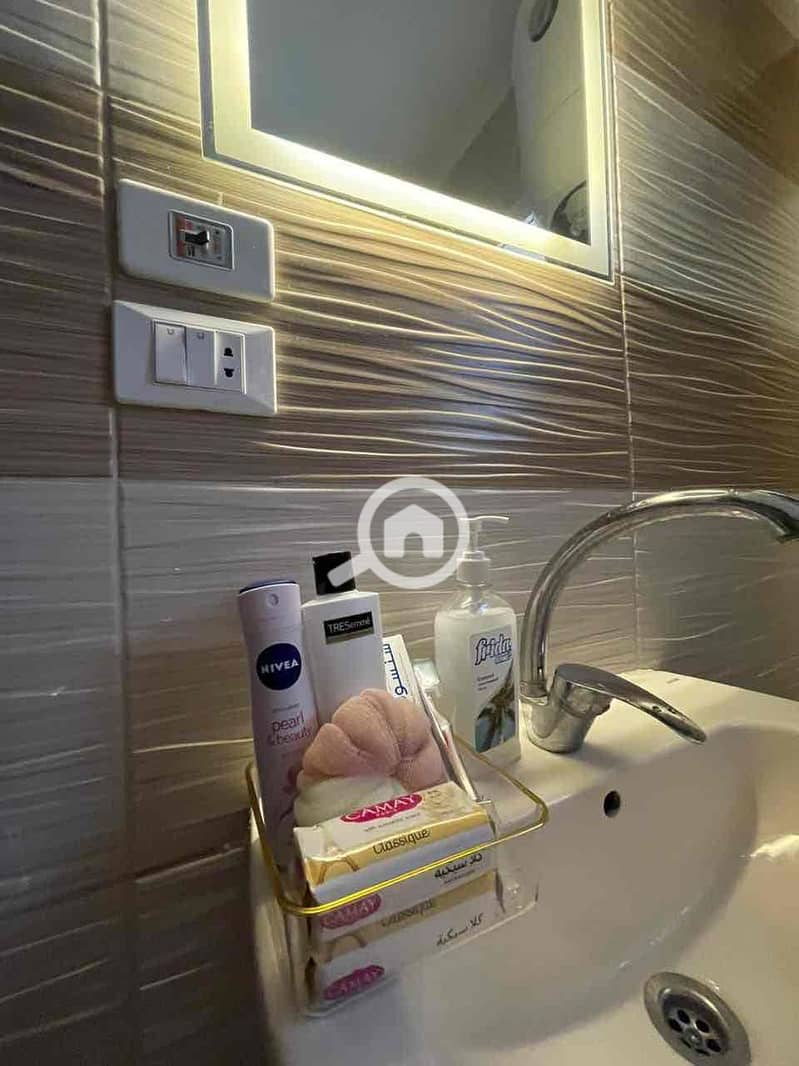 10 88e1082d-87c5-4fae-8c34-2c290f8e7e79. jpg