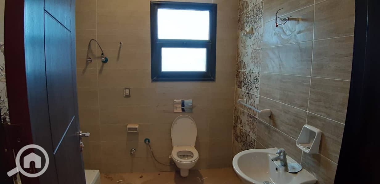 8 043f98ed-6291-4bf8-87dd-eca5ef068a90. jpg