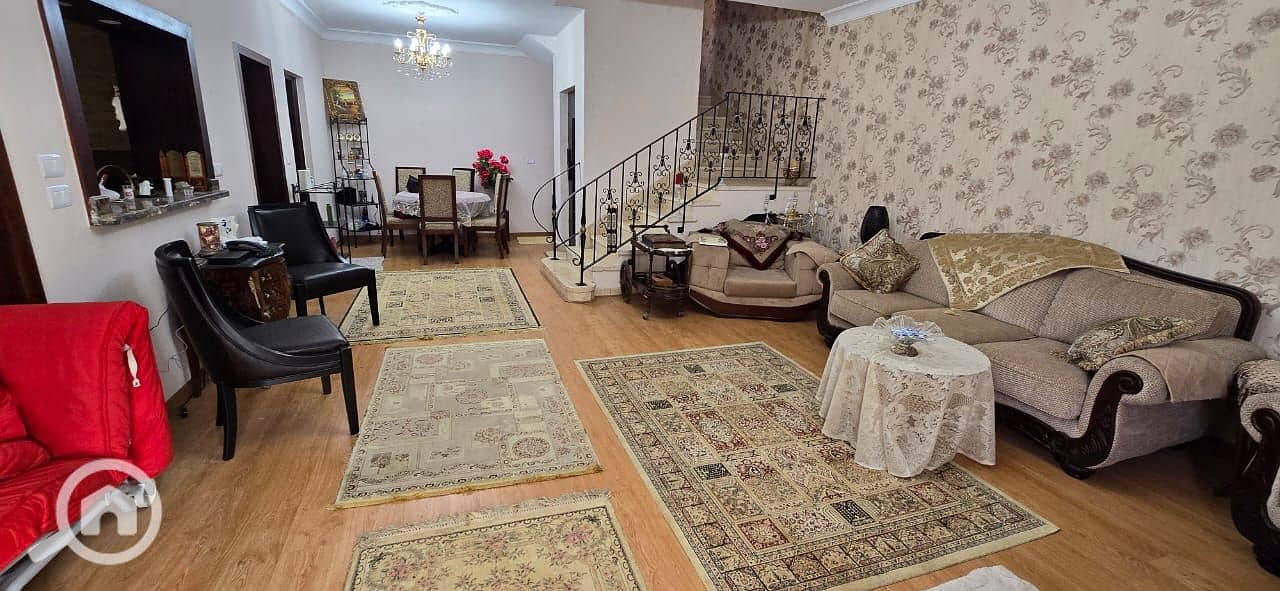 2 aa79b0a2-631b-4cbd-a0a2-436ff9a97a3a. jpeg