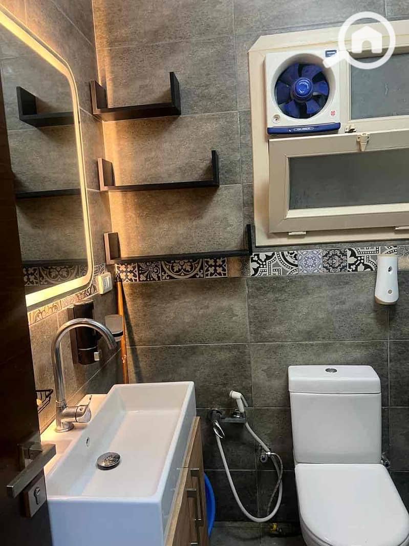 9 047155a4-77a7-4e49-9973-d31cc57c70c9. jpg