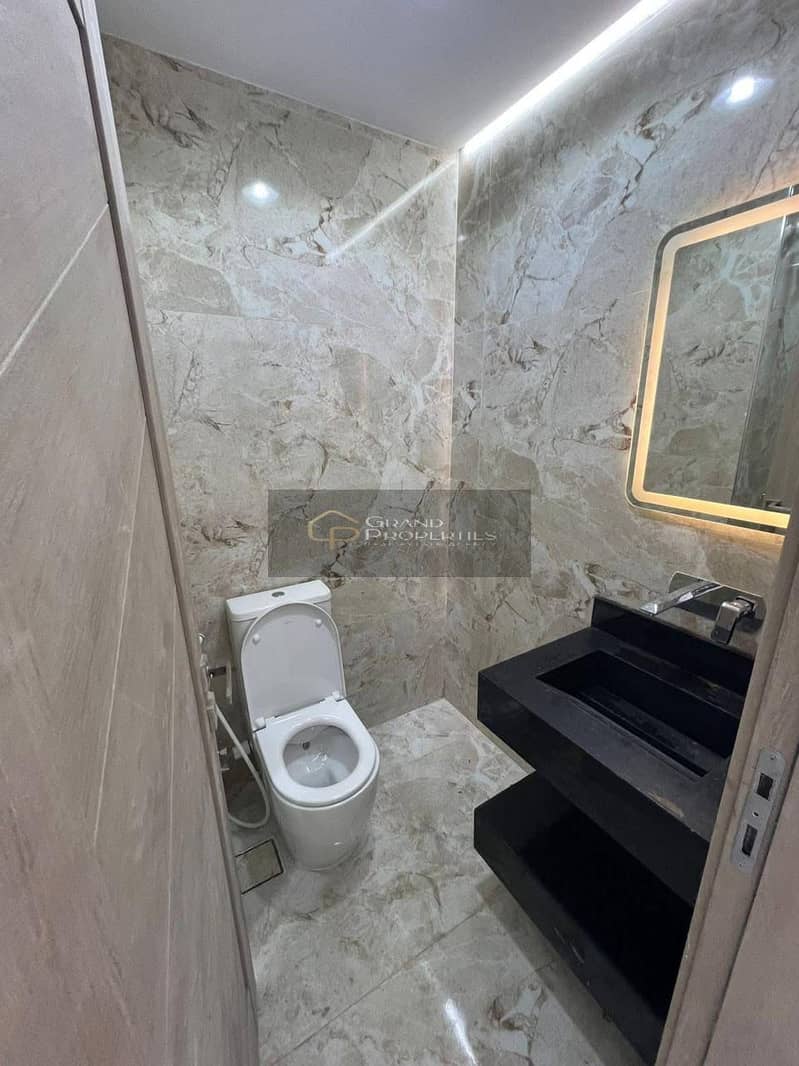 2 b901c4e6-c70c-46c9-bc83-69613fd44a7e. jpg