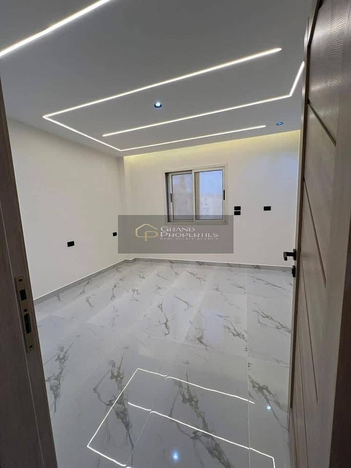 4 6a32a5e4-3398-46c1-a144-b1819b552105. jpg