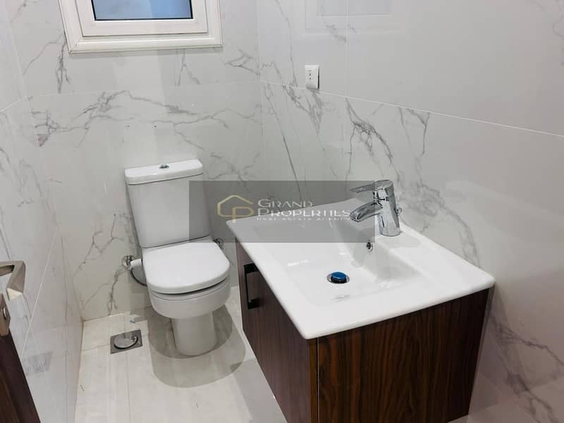 13 d6a429f8-c910-4e89-8125-c402f6547a8d. jpg