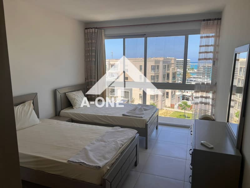 5 8e0352ed-fa69-4281-8c83-c5108bc19bf6. jpg