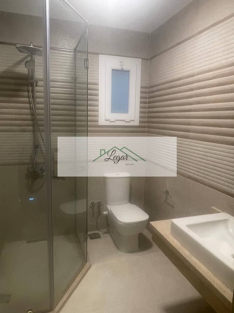 8 d91bdd7a-b777-4589-872f-4d2742bf5f49. jpg