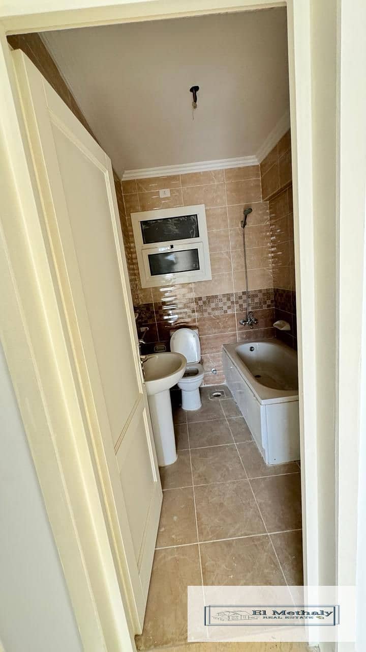 14 e0ef9a7f-bcca-454e-94e7-34b13e987352. jpg