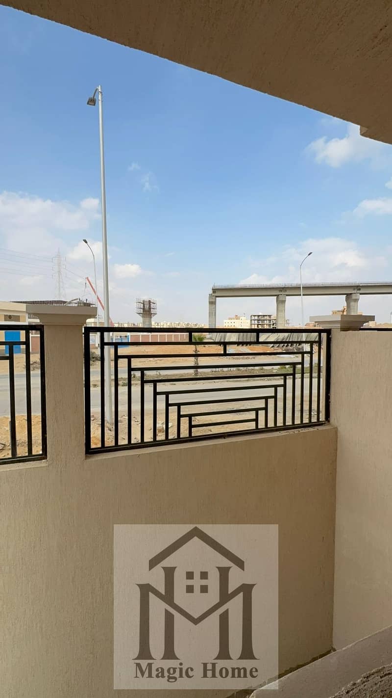 12 dd117f37-a1e2-40be-b9e5-ca5f86575cbd. jpg