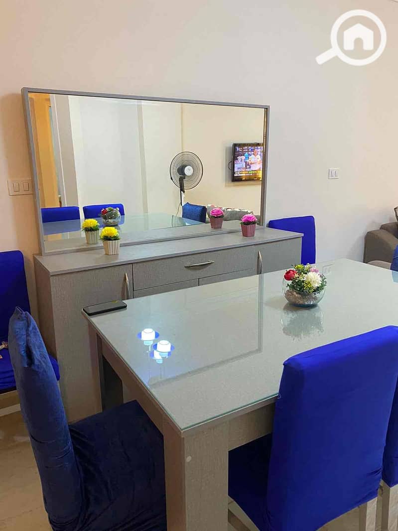 4 6f35d0f0-2f5d-4937-a542-9f0a9850f91f. jpg