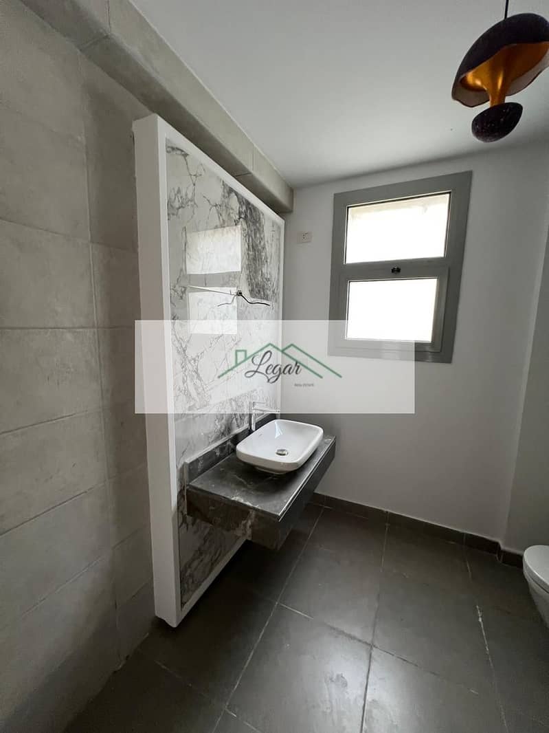 8 e21b23c9-dad1-4588-ab6b-2602338b83f1. jpg