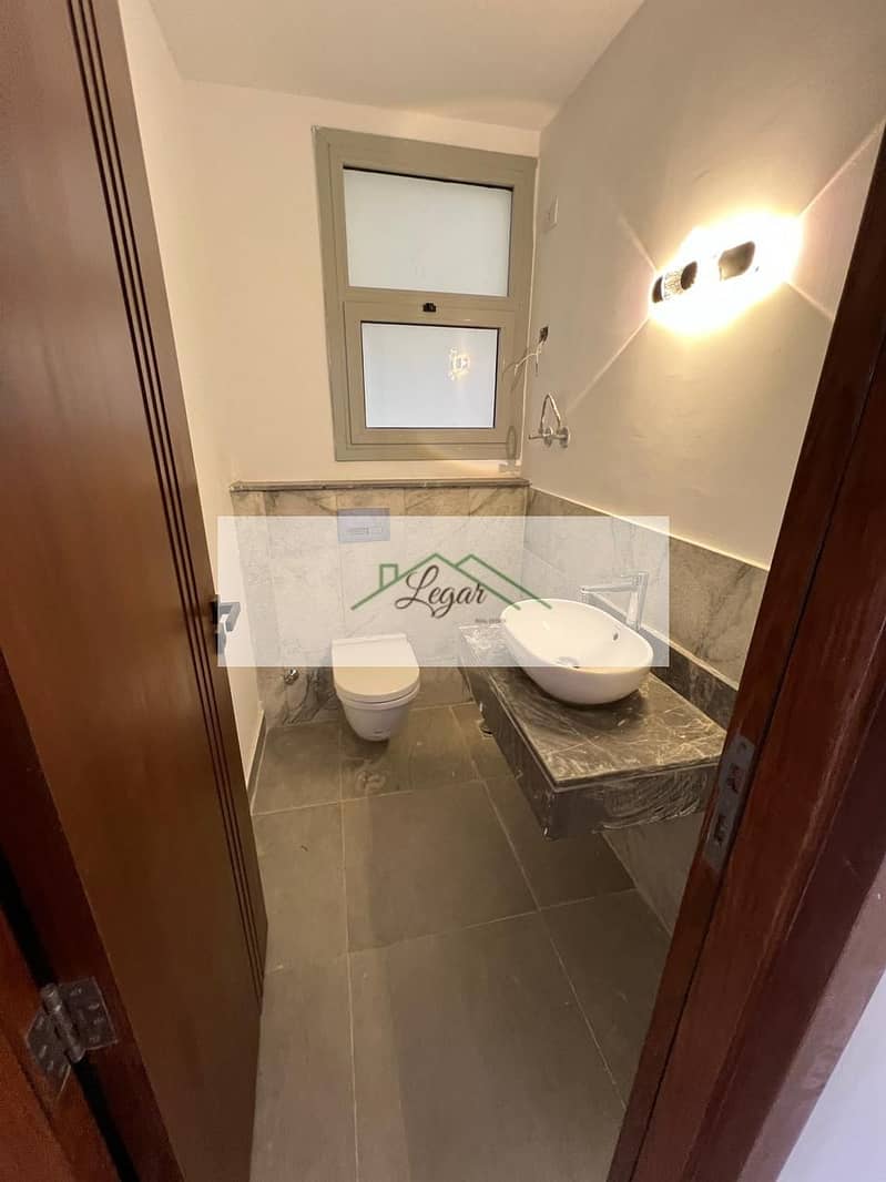 9 52eaa0d9-ffd6-4268-b772-17b867550a61. jpg