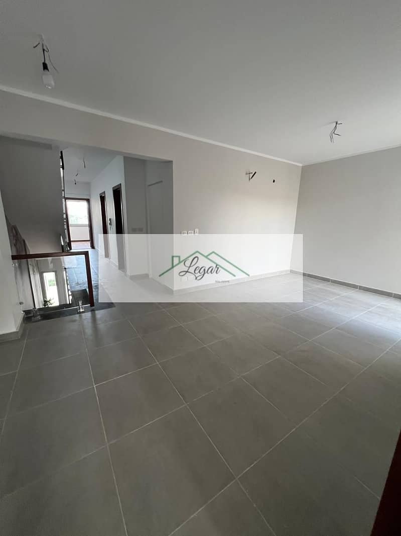 10 b595c745-8d8f-46d6-b01f-67f1c90cc8b2. jpg