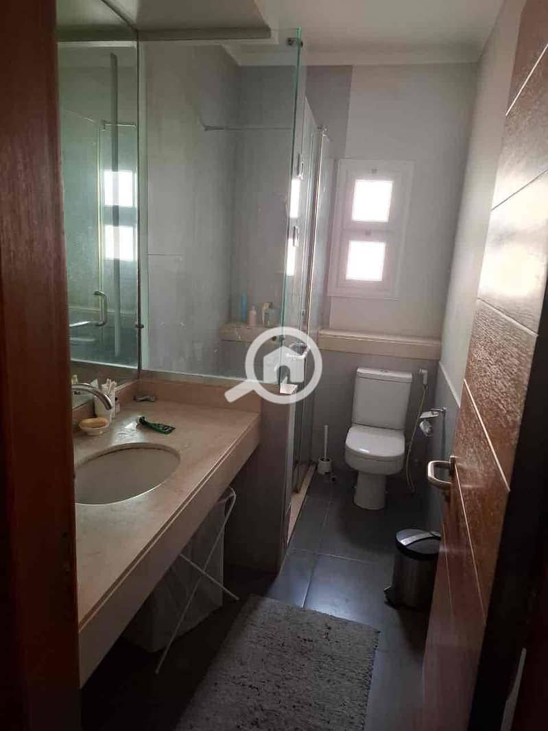 2 c762bd04-5652-4584-bf67-c9aab06d99d5. jpg