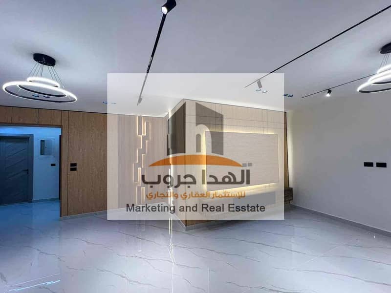 3 4950f005-df2d-4450-9bdb-887e2e170973. jpg