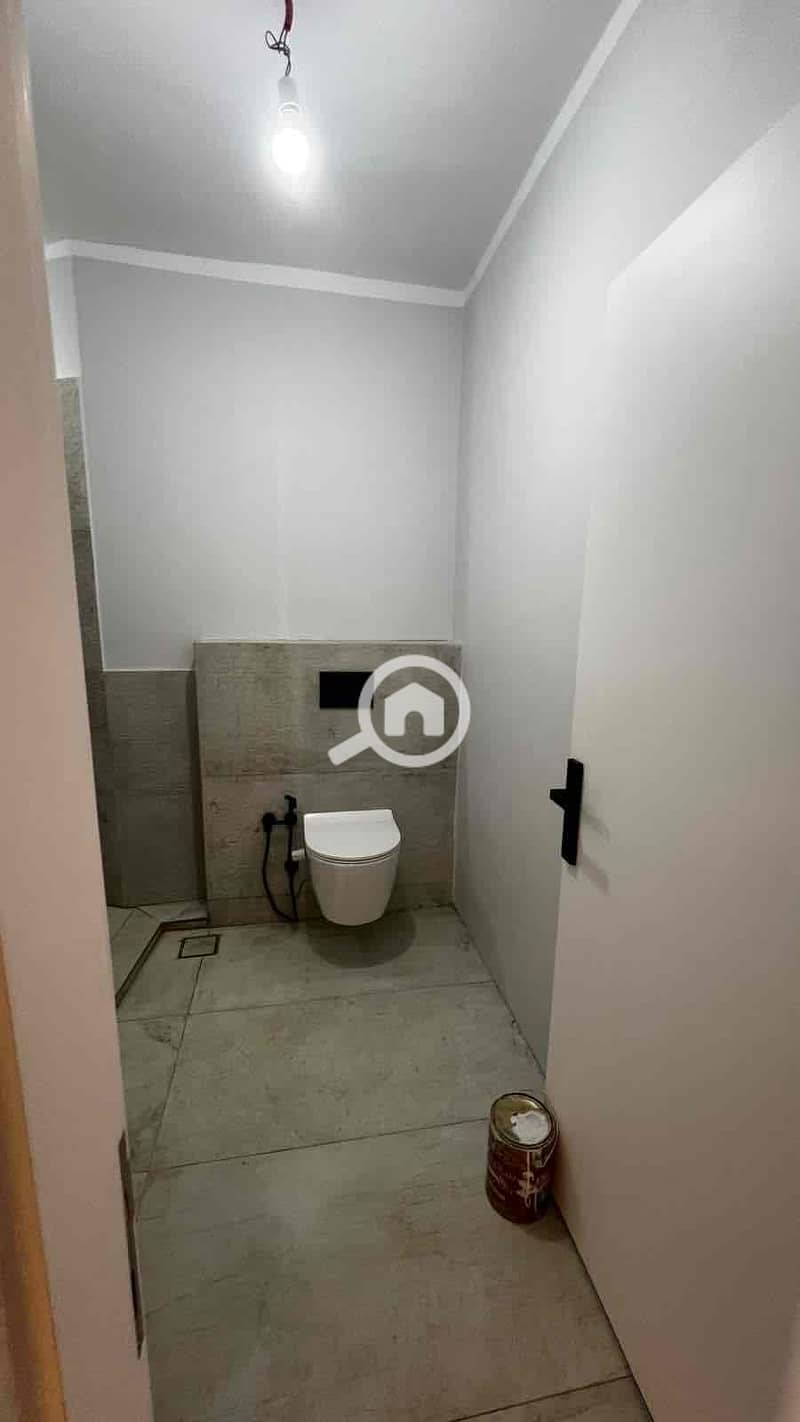 3 8647a67b-c79f-4a23-ad99-4db0ba68d8b8. jpg