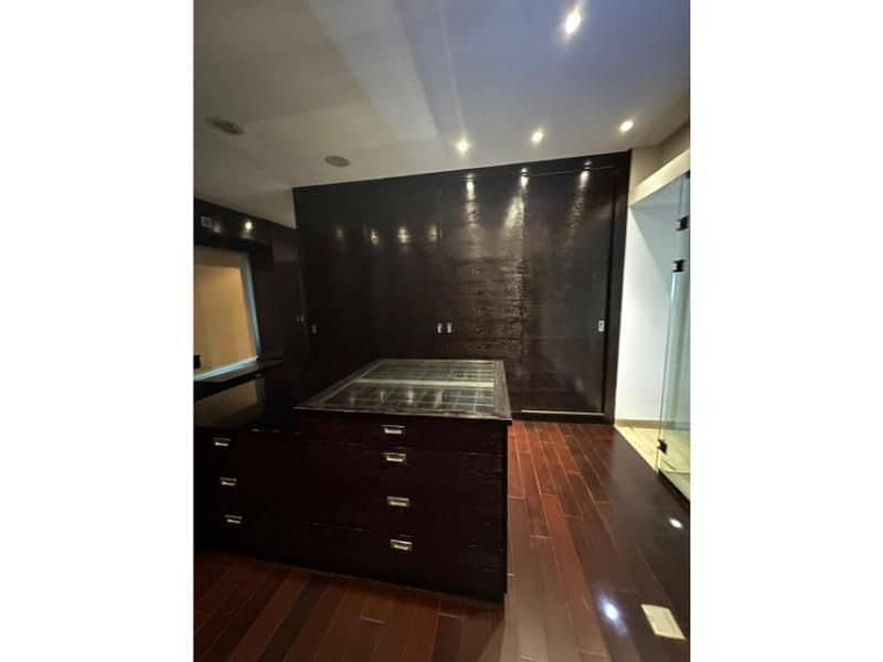 10 c957c927-e4b0-4edb-aa00-e03d36f1d98e. jpg