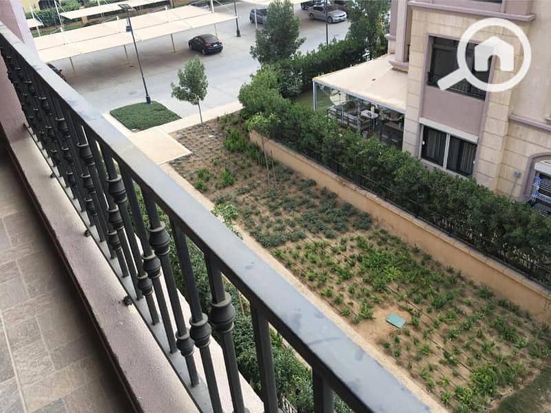 4 21d14df8-ea1a-4e30-879b-6463d7d1541e. jpg