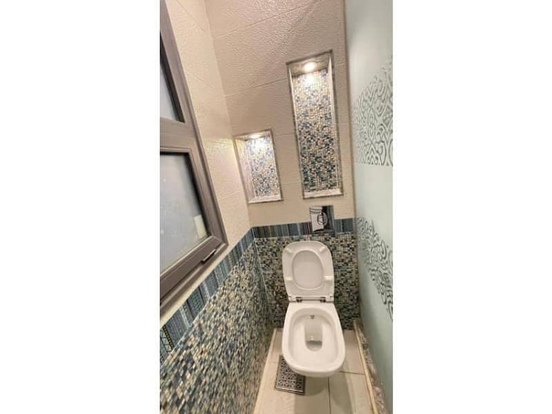 15 ee6130b3-892a-4344-8ac8-2f340227a852. jpg