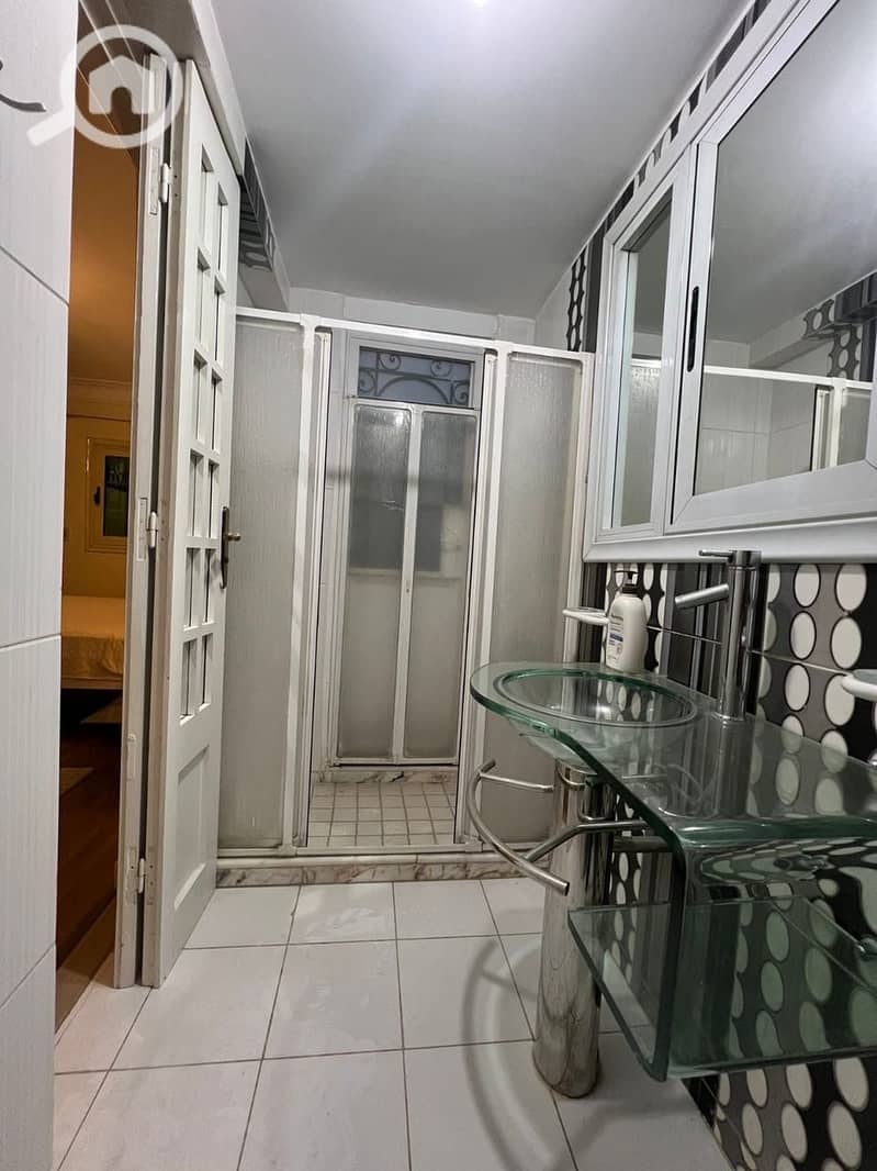 12 188b8ccf-c5d5-43cf-bf32-ffbef64c82d0. jpeg