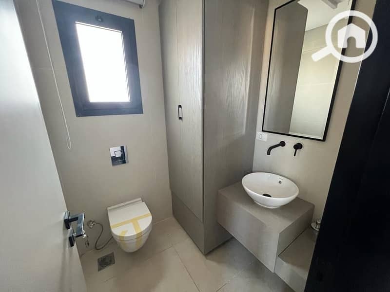 8 e8769795-c5c6-460f-99f0-772ad7c22f37. jpeg