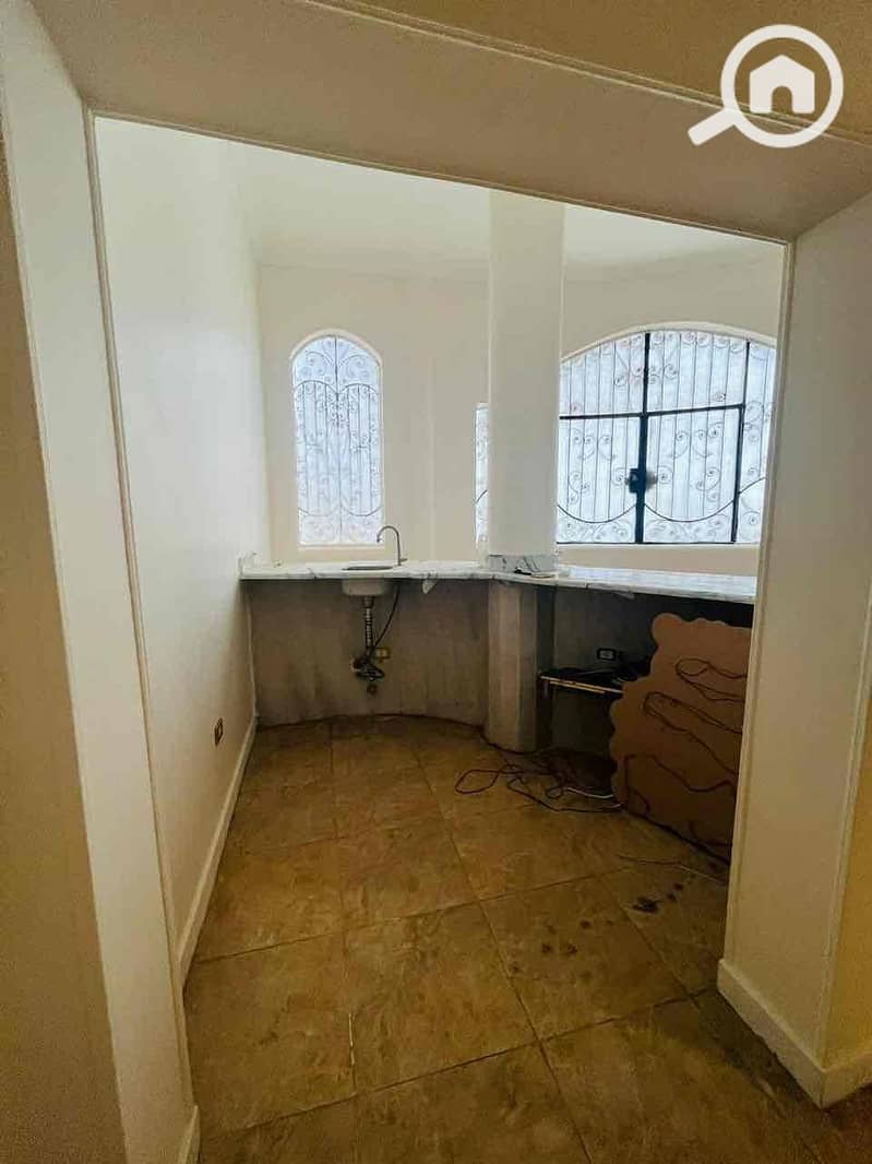 24 4bb61723-3380-4a45-8a53-bdb1aa77b493. jpg