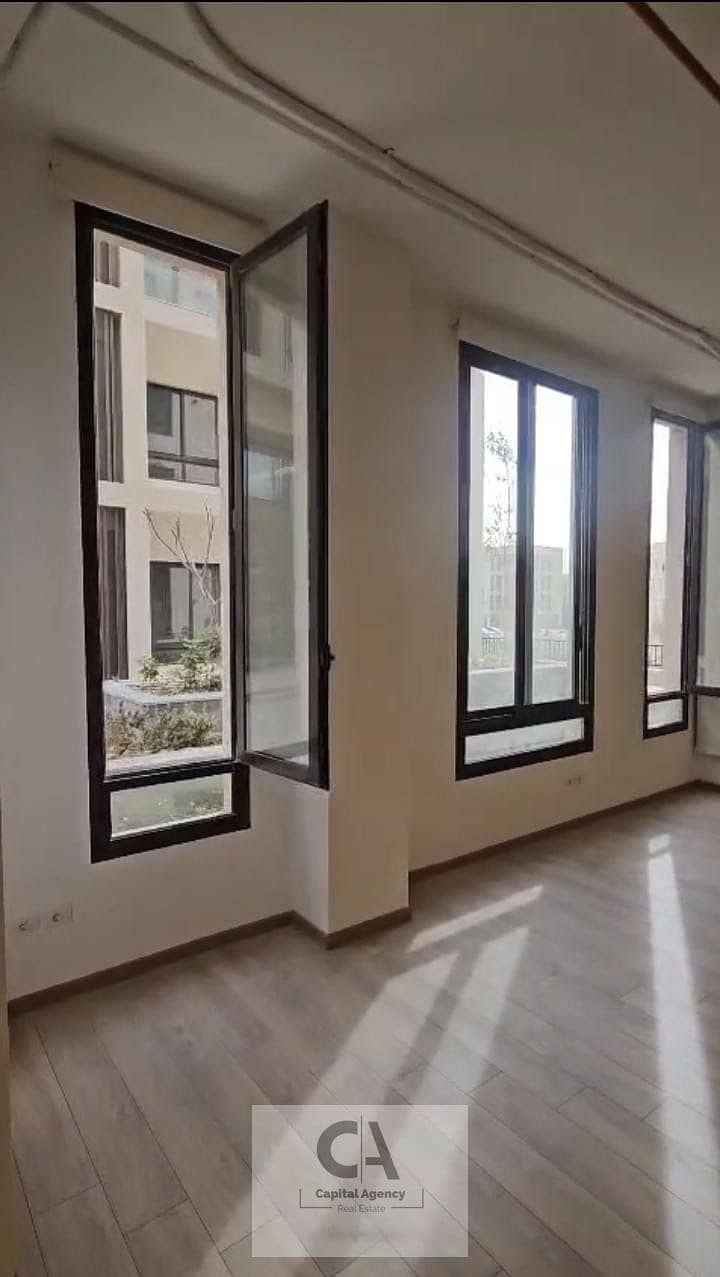 4 e2d43c3e-86f7-419f-89fc-7c8ccd0f64a4. jpeg