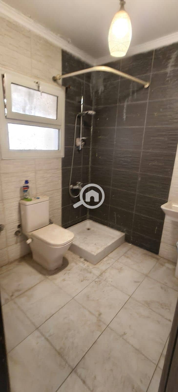 2 b903f5fb-bc2e-425b-8d9b-915dc8e92cfd. jpg