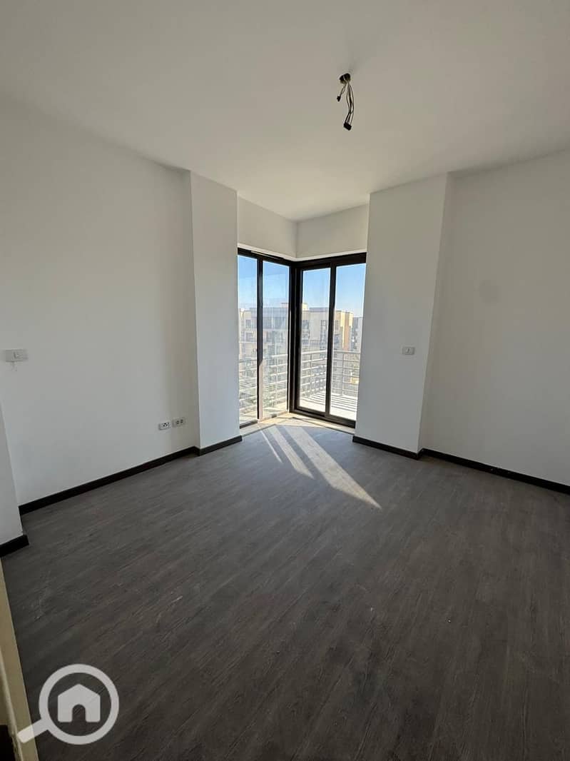 8 e488742e-6be8-4b4b-813d-c95f07dbb10e. jpg