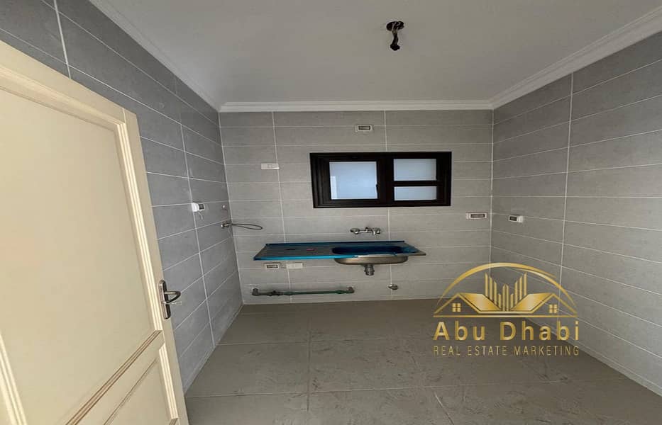 7 b8c0f111-f143-444b-bd3f-4b93deec8b91. jpg