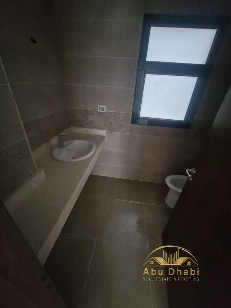 8 4fa6efb7-7b8f-49e5-b7e1-60557190b4ac. jpg