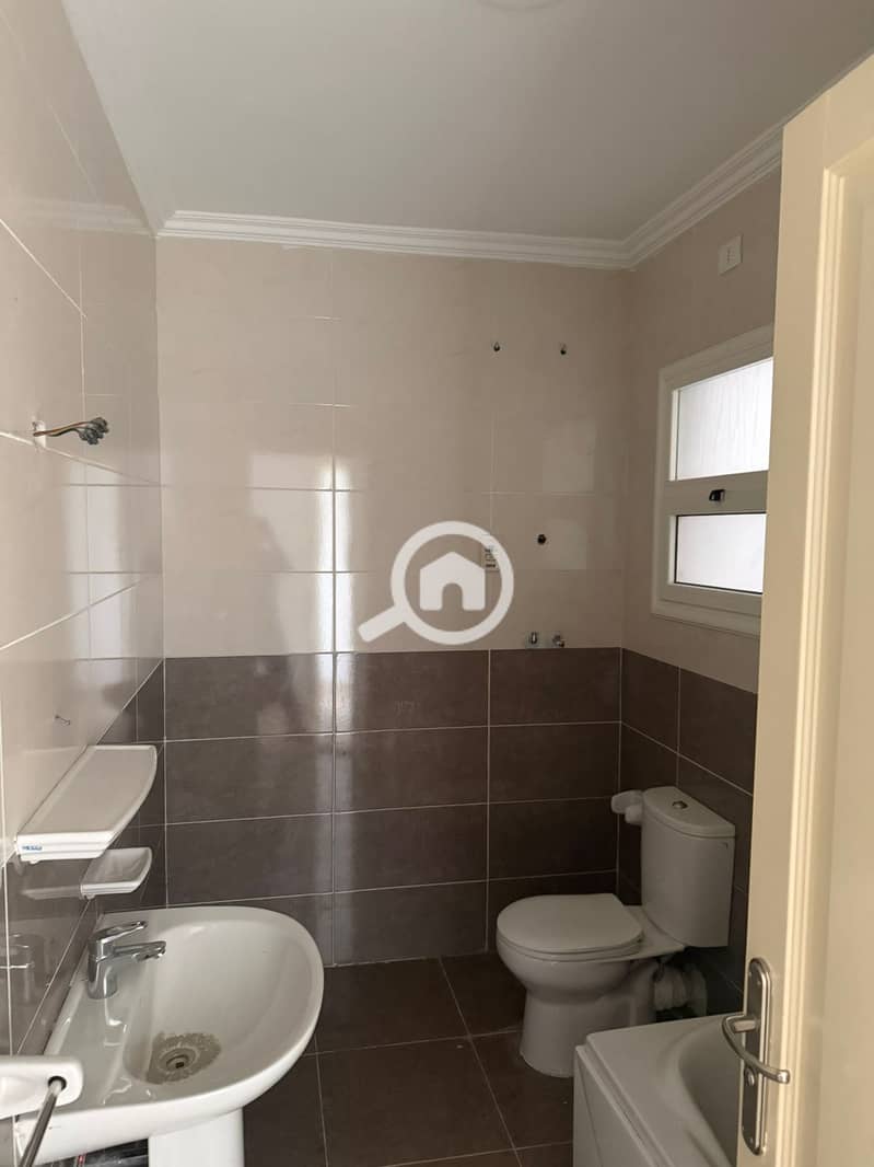 4 WhatsApp Image 2025-10-30 at 14.12. 08_5cbdab38. jpg