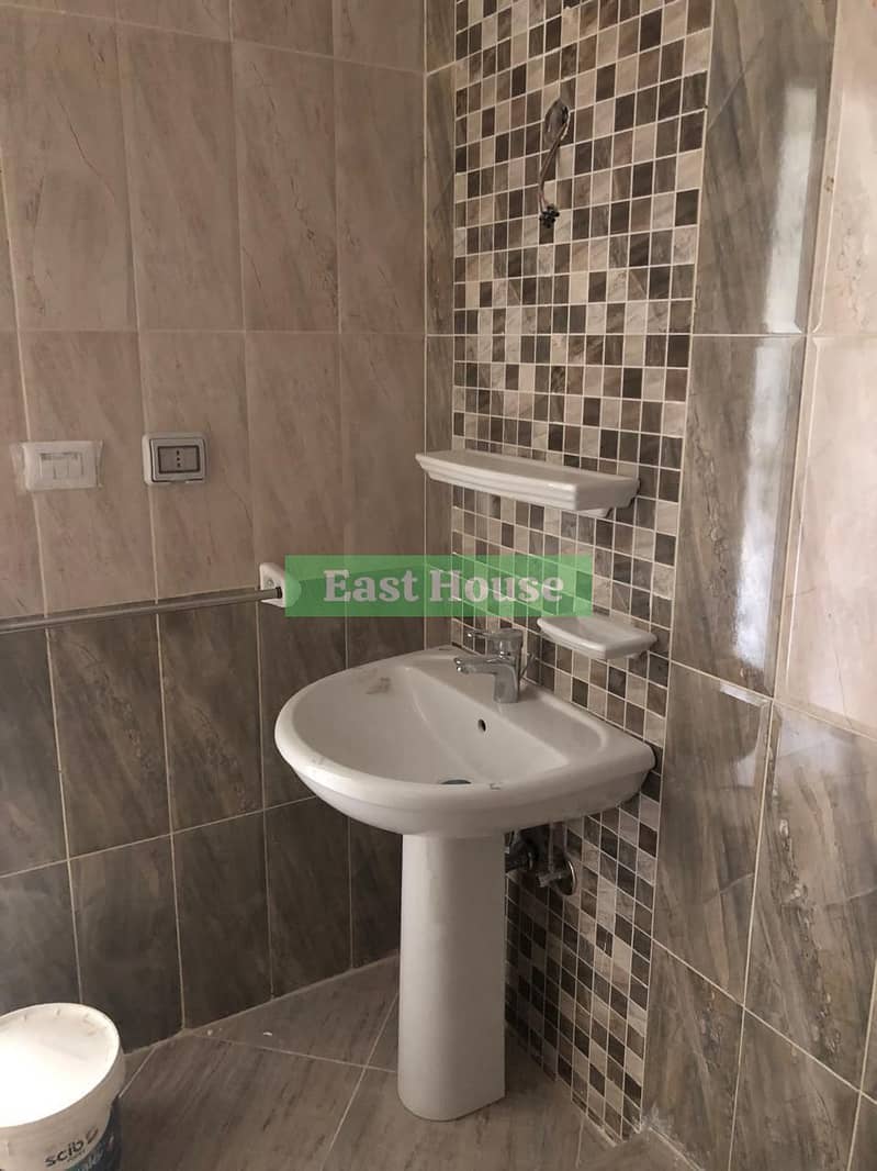 8 ef684d8d-191a-4b52-b709-f2290bdf32ea. jpg