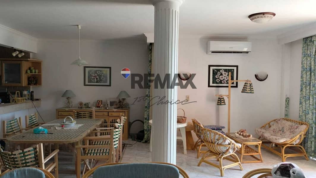 8 8205901e-1c1e-44f2-bf4c-190479412795. jpg