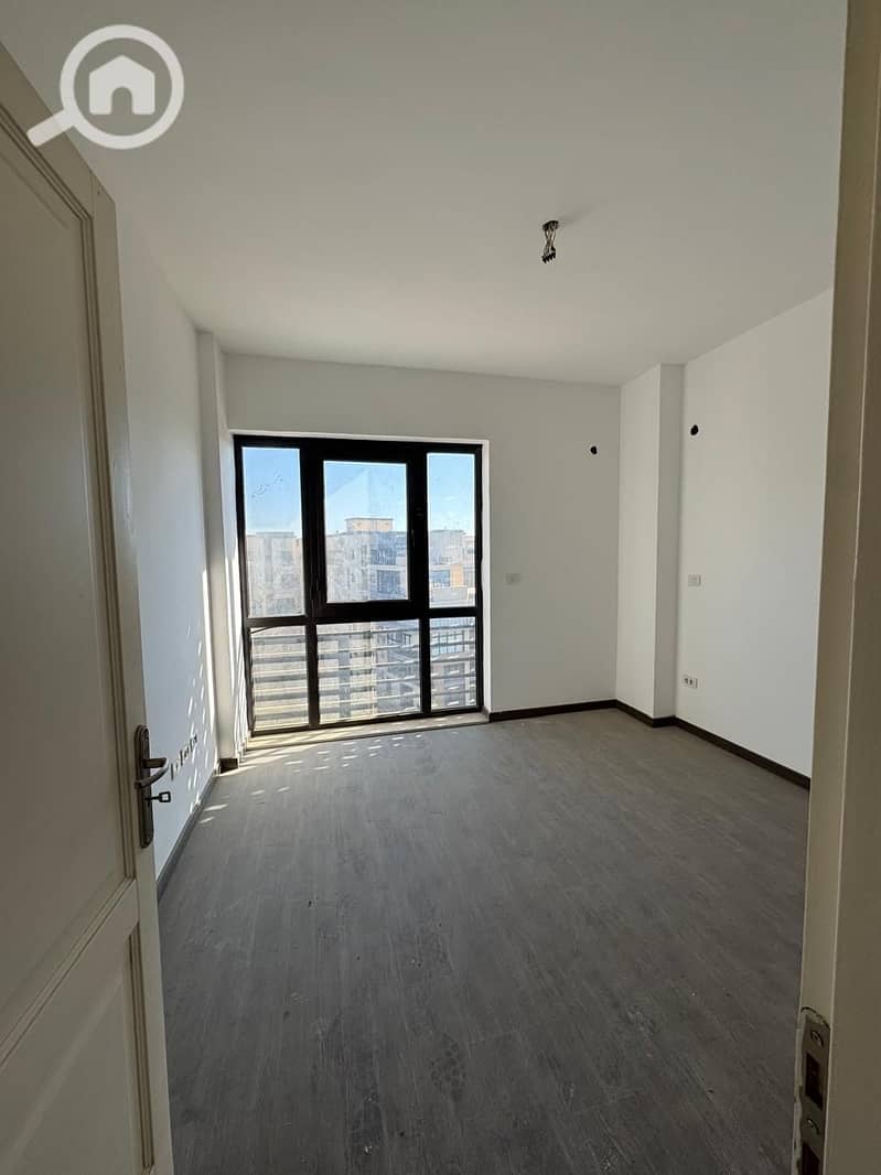 8 915abfad-657d-4580-bbb1-30f291cdc2dd. jpg