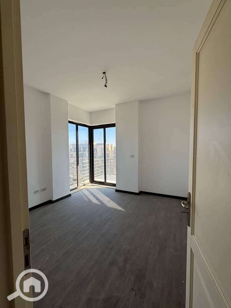 9 5c857160-e105-4db2-b8cc-99231b981a22. jpg