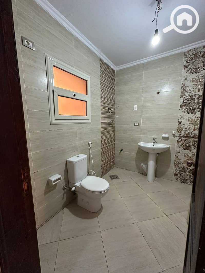 4 c65cd4b0-7a3a-4ab0-a0dc-81e779e96b84. jpg