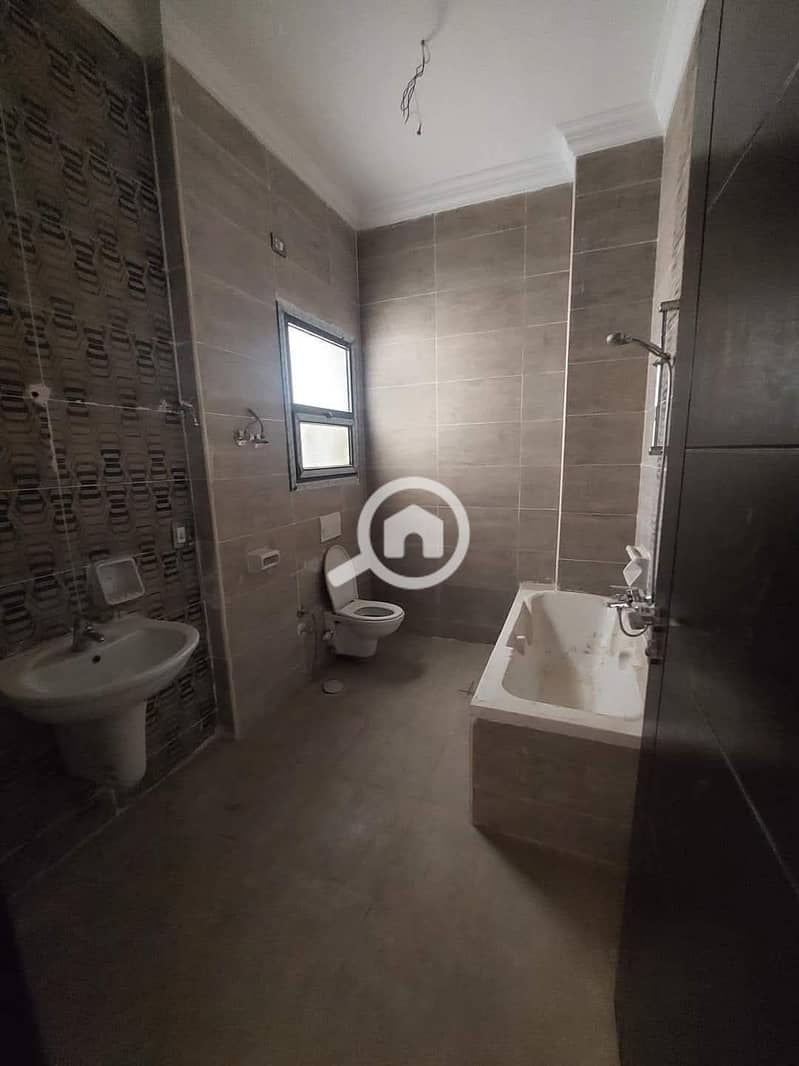 4 7f486d6e-d4b9-403d-8948-f88ce3116047. jpg