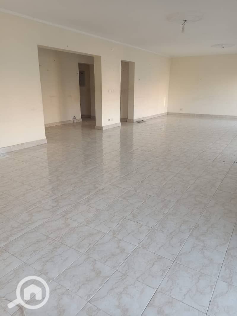 9 5585c03a-d7f6-4a43-8429-a37d3ab19a61. jpeg