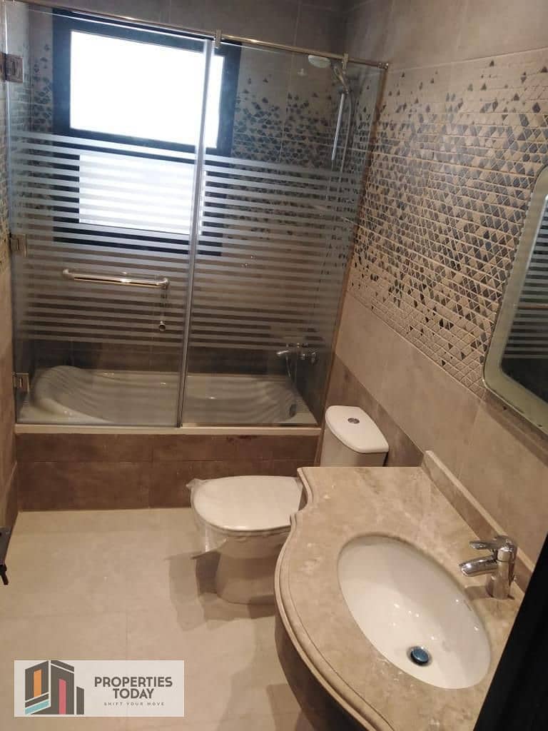 17 e80cb642-4dc5-4db2-8a6e-70e0984d67a0. jpg