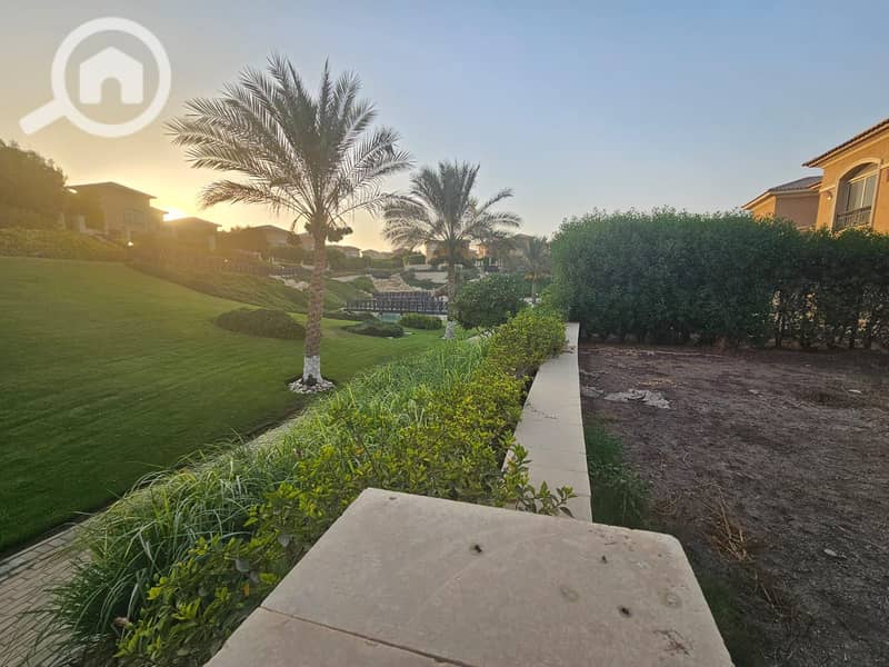 4 744c13f6-0654-4c28-aa9e-dcaf6e2c6ab4. jpg