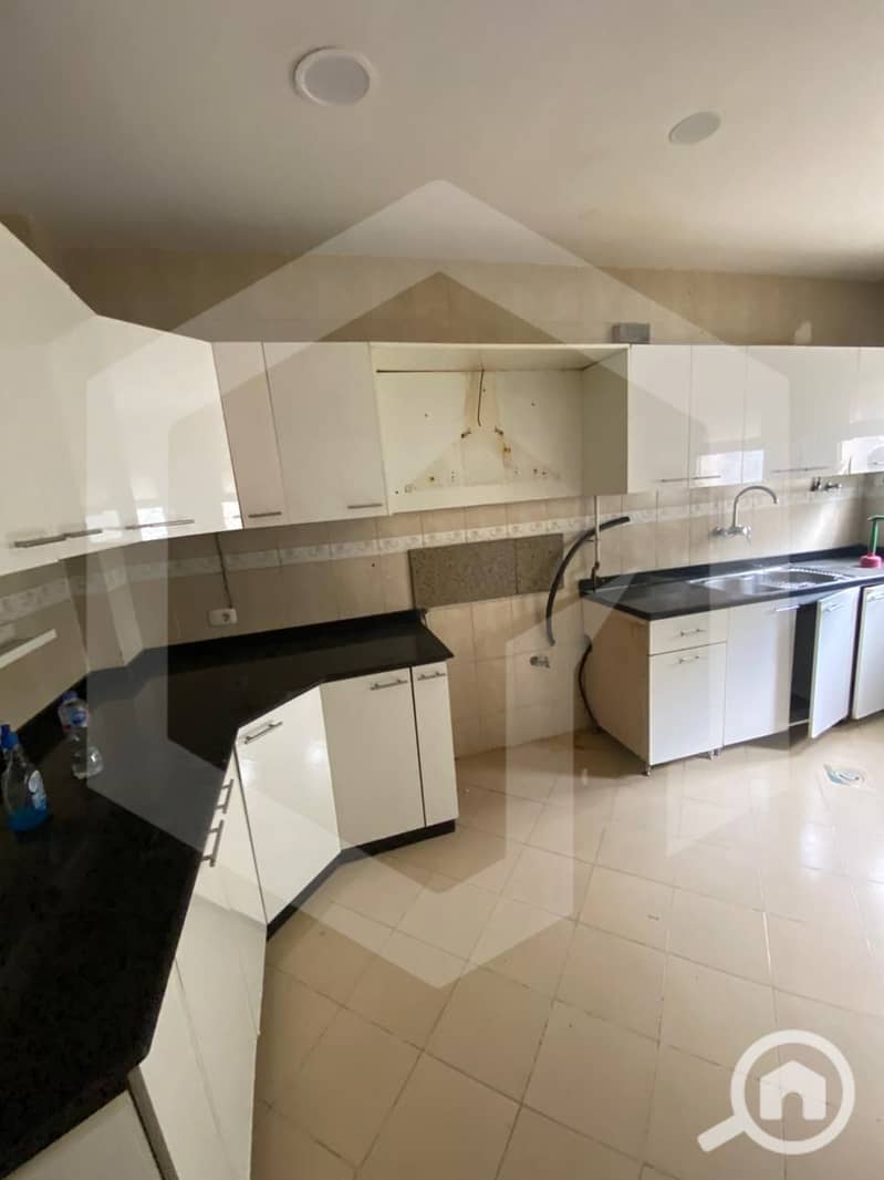 10 Zayed 2000 10. jpg