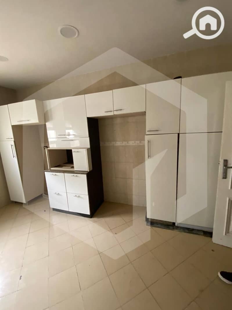 11 Zayed 2000 11. jpg