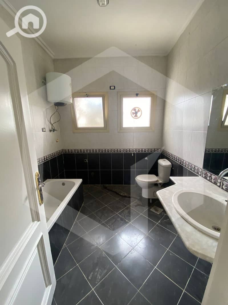 13 Zayed 2000 13. jpg