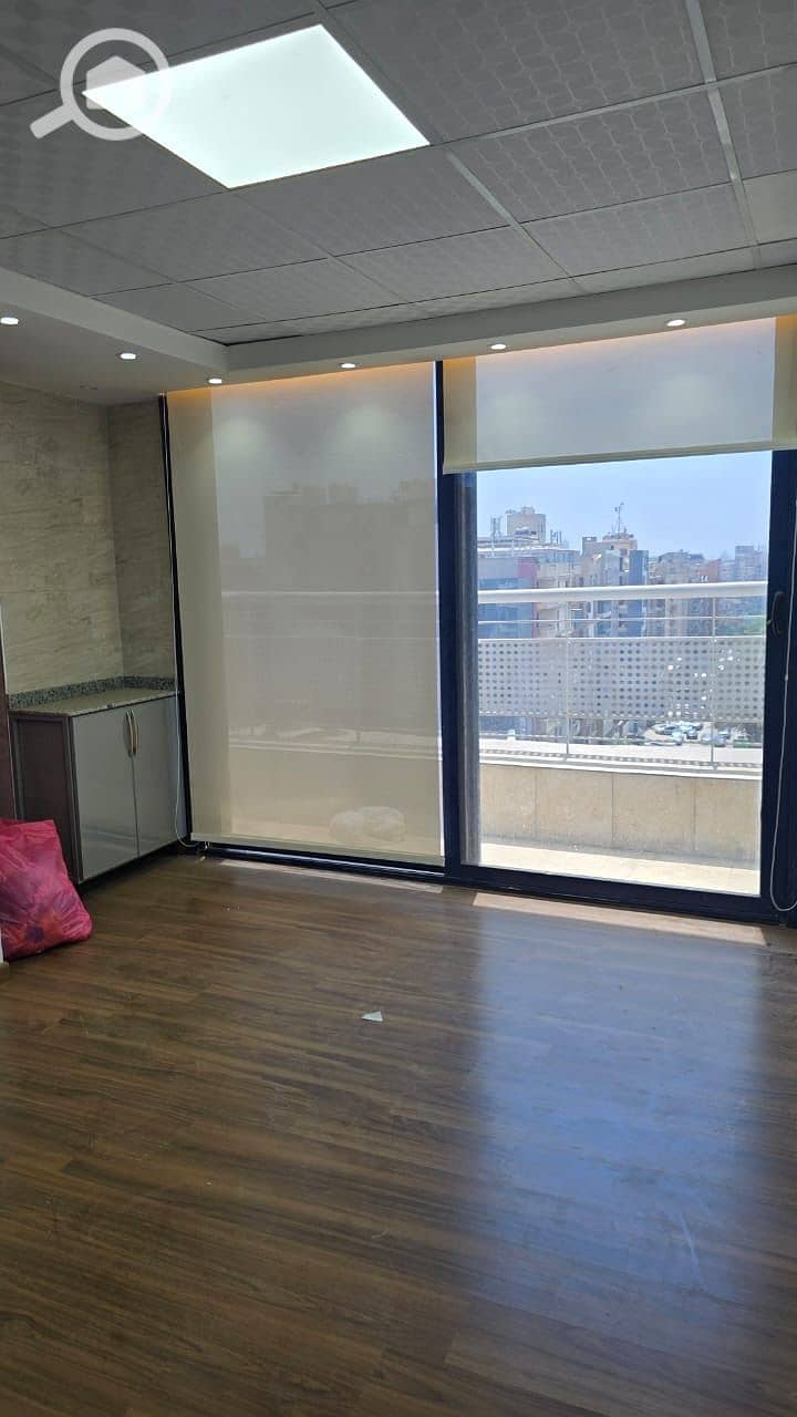 5 52c42c71-47e6-436f-aa25-37b0a84e3c6a. jpeg