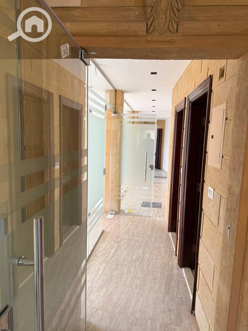 5 21633626-b7ee-457a-ad17-51e14b8fb2fb. jpeg