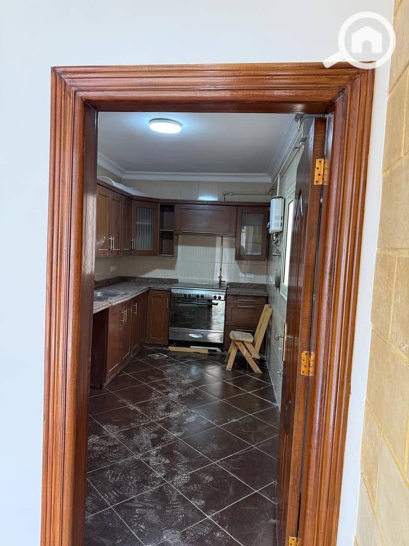 10 4869c856-3038-4965-b2e4-e94d300b3b61. jpeg